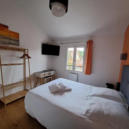 ホテル L'auberge Canaulaise ラカノー