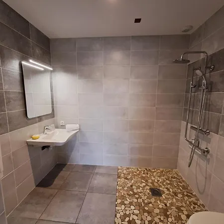 호텔 L'auberge Canaulaise *